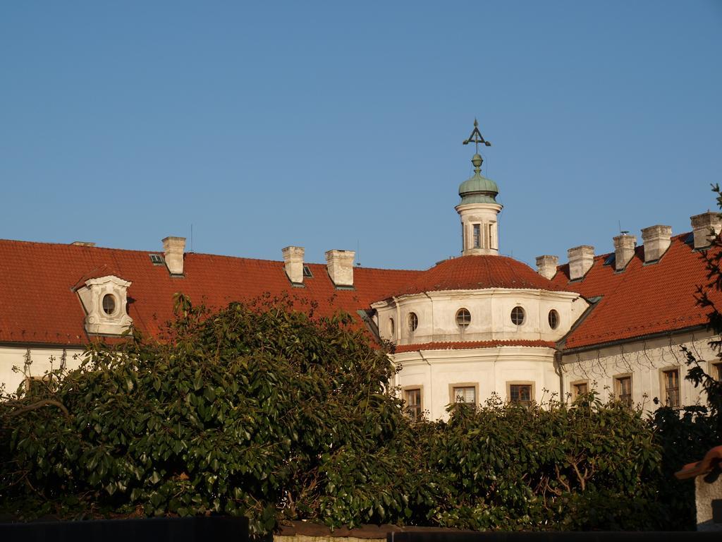 Hotel U Zvonu Кутна-Гора Экстерьер фото