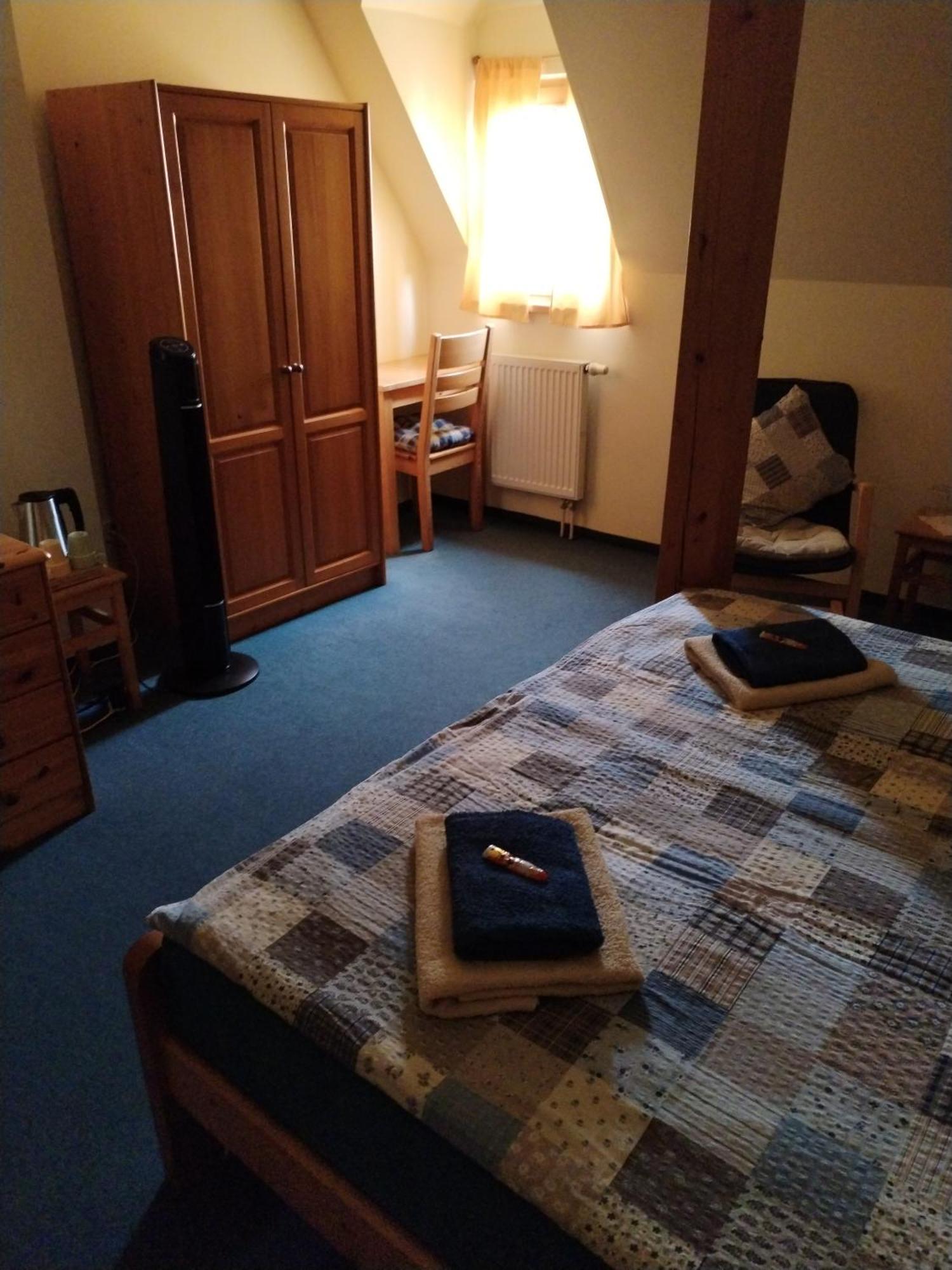 Hotel U Zvonu Кутна-Гора Экстерьер фото