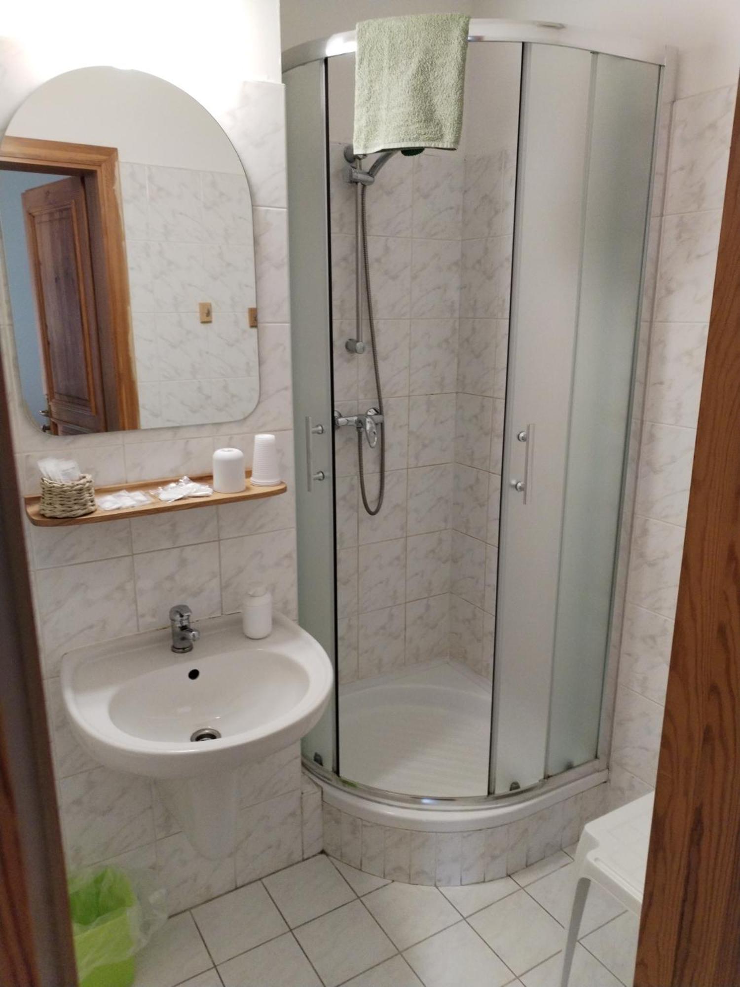 Hotel U Zvonu Кутна-Гора Экстерьер фото