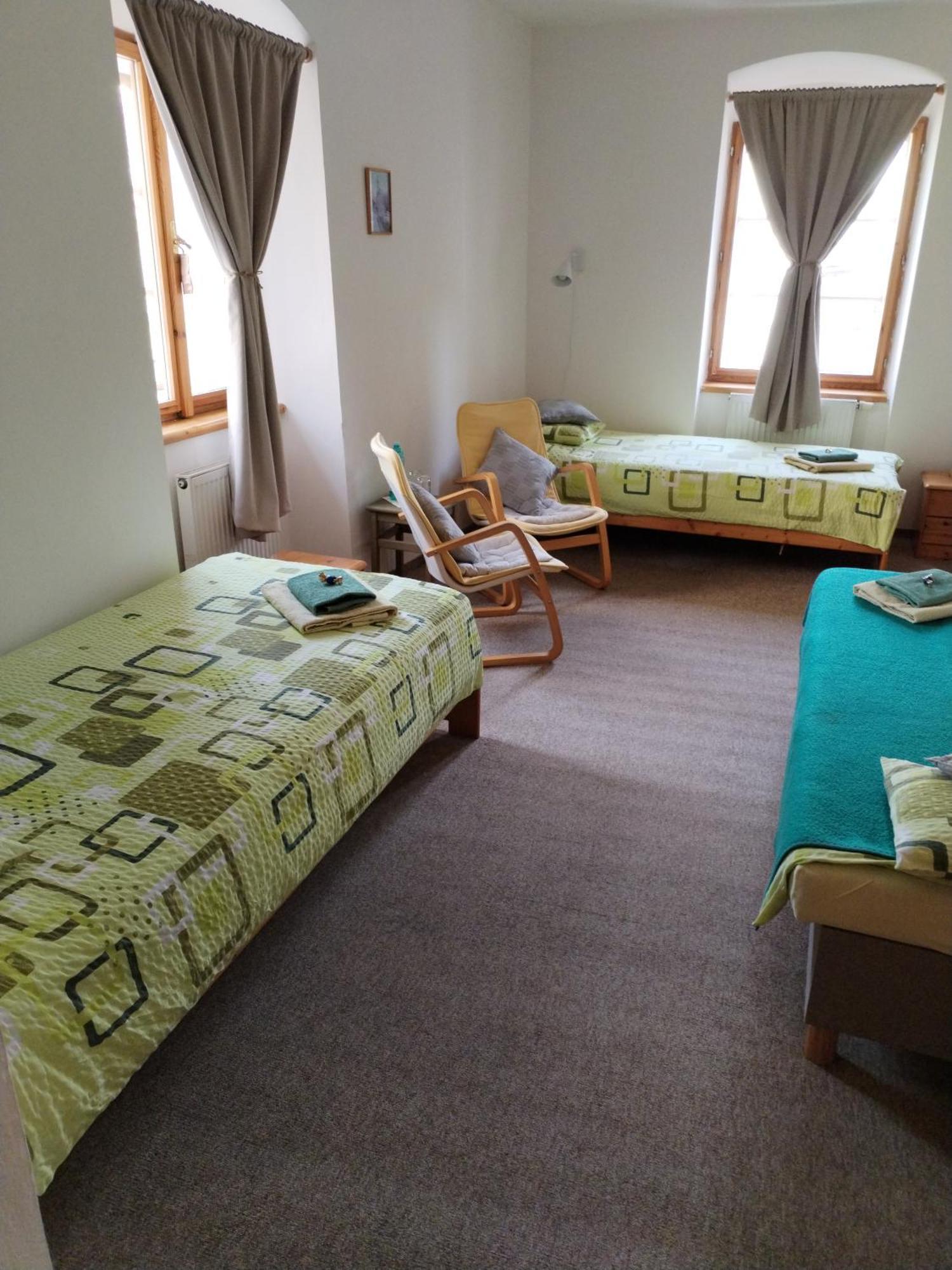 Hotel U Zvonu Кутна-Гора Экстерьер фото