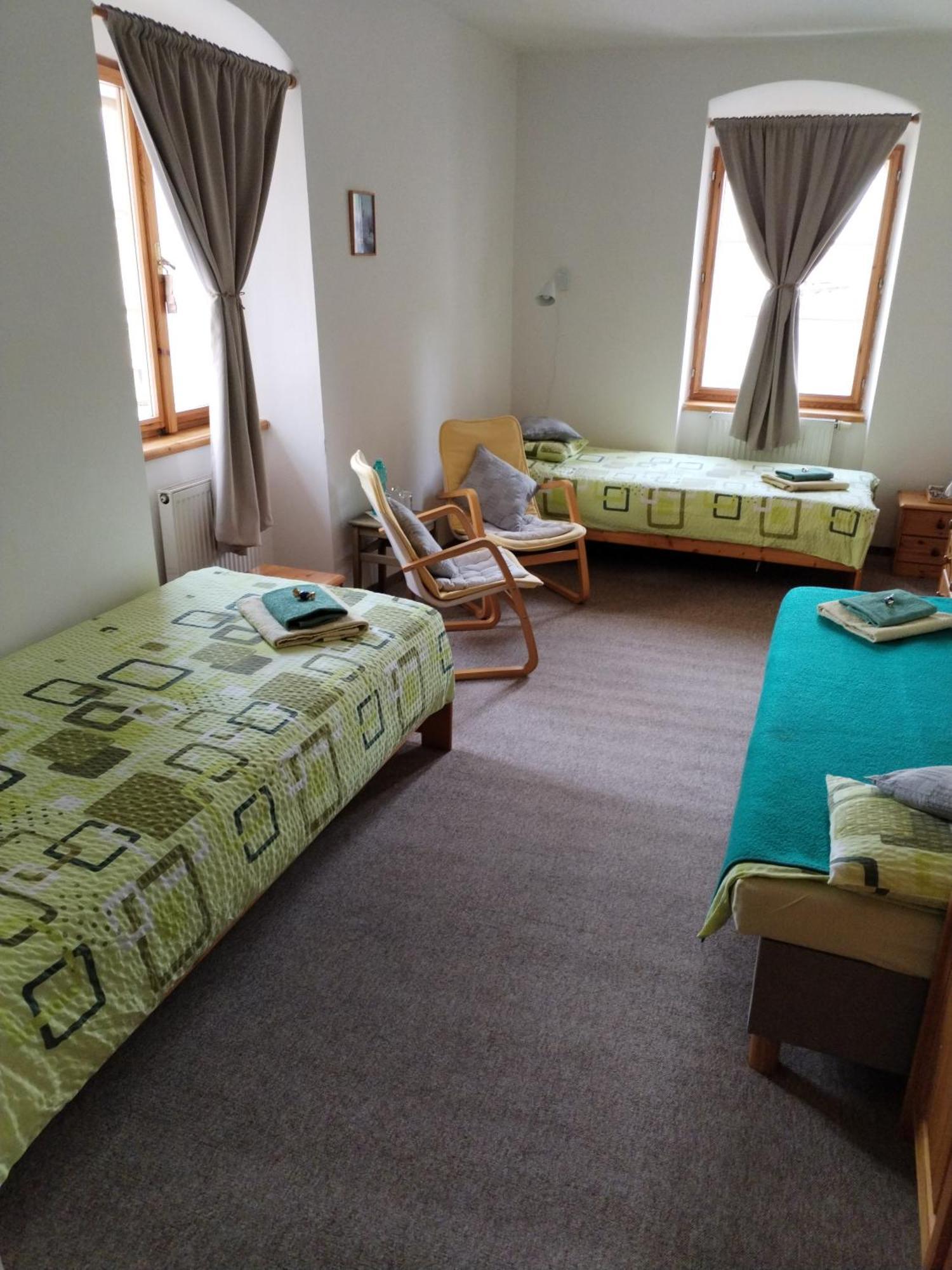 Hotel U Zvonu Кутна-Гора Экстерьер фото